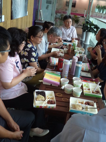 105年7月6日-主委與同仁的午餐約會-2