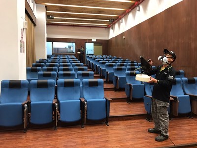 家庭教育中心視聽教室、會議室及多功能室加強消毒