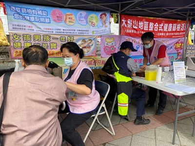 結合水蜜桃季 中市衛生局與台中醫院梨山合辦健檢活動