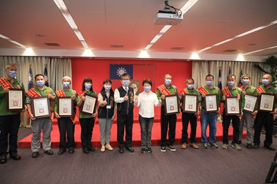 中市歡慶清潔隊員節  盧市長表揚環保英雄