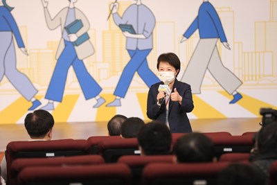 中市青諮委員「新聲」報到！ 盧市長授證提倡青年入府精神