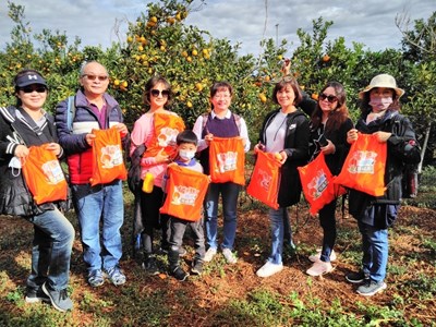 到石岡體驗好客農家特色  親子動手體驗採收樂趣