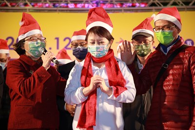 1001名聖誕老公公報佳音 盧市長祈福城市平安