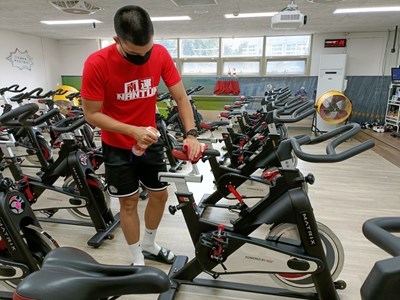 因應疫情升溫，中市各國民運動中心嚴格落實環境清消