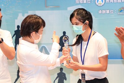 盧秀燕市長盛讚田徑好手許樂是臺中之光