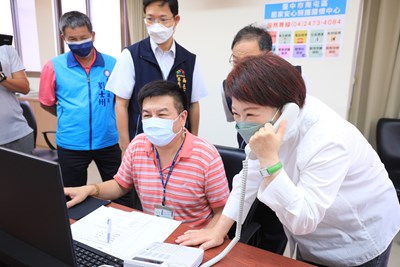 盧市長視察「溫暖助防疫」快篩劑整備