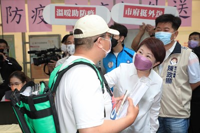 中市率先六都挺外送  今起發放外送員每人2劑快篩