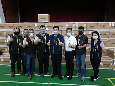 中市與補教同行  發放逾一萬七千名補習班教職員工快篩試劑    