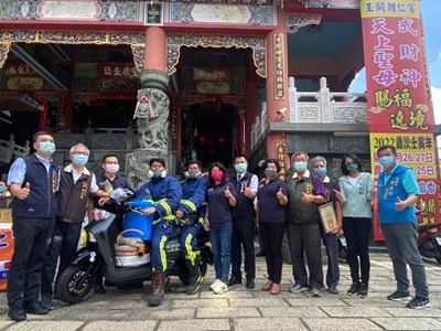 中市玉闕朝仁宮回饋地方  捐贈消防局救災器材