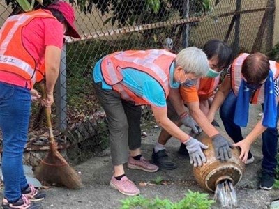圍堵登革熱  中市環保局啟動清除孳生源計畫 照片1