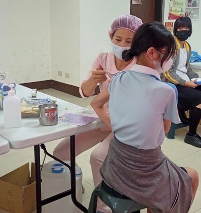 中市公費9價HPV疫苗校園接種 逾1萬2千名國二女學生受惠