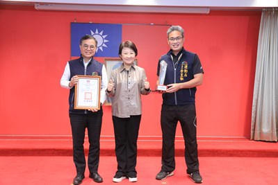 都發局長黃文彬今（6）日於市政會議將此殊榮獻予市長盧秀燕